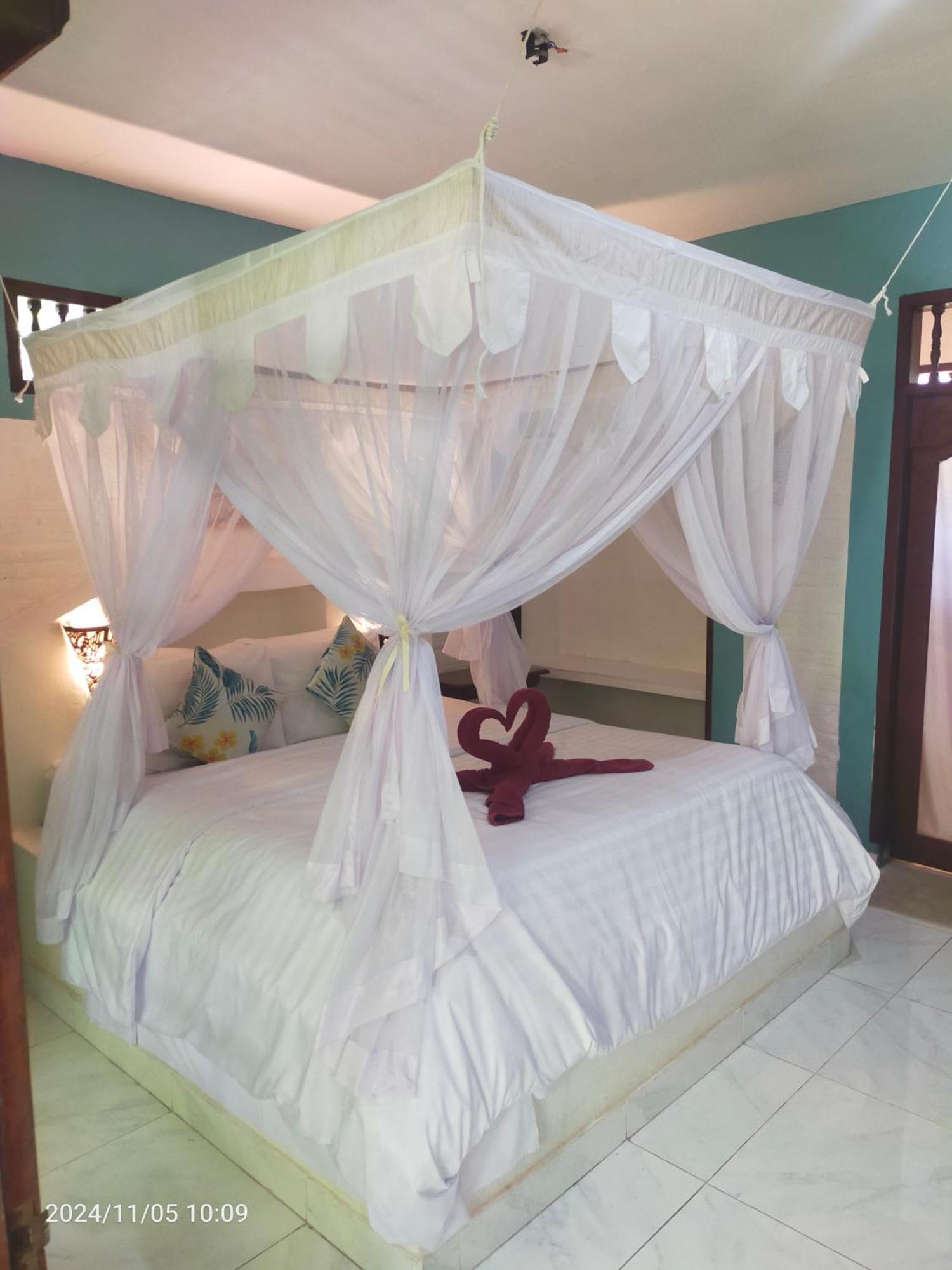 Puri Oka Beach Bungalows Кандидаса Экстерьер фото