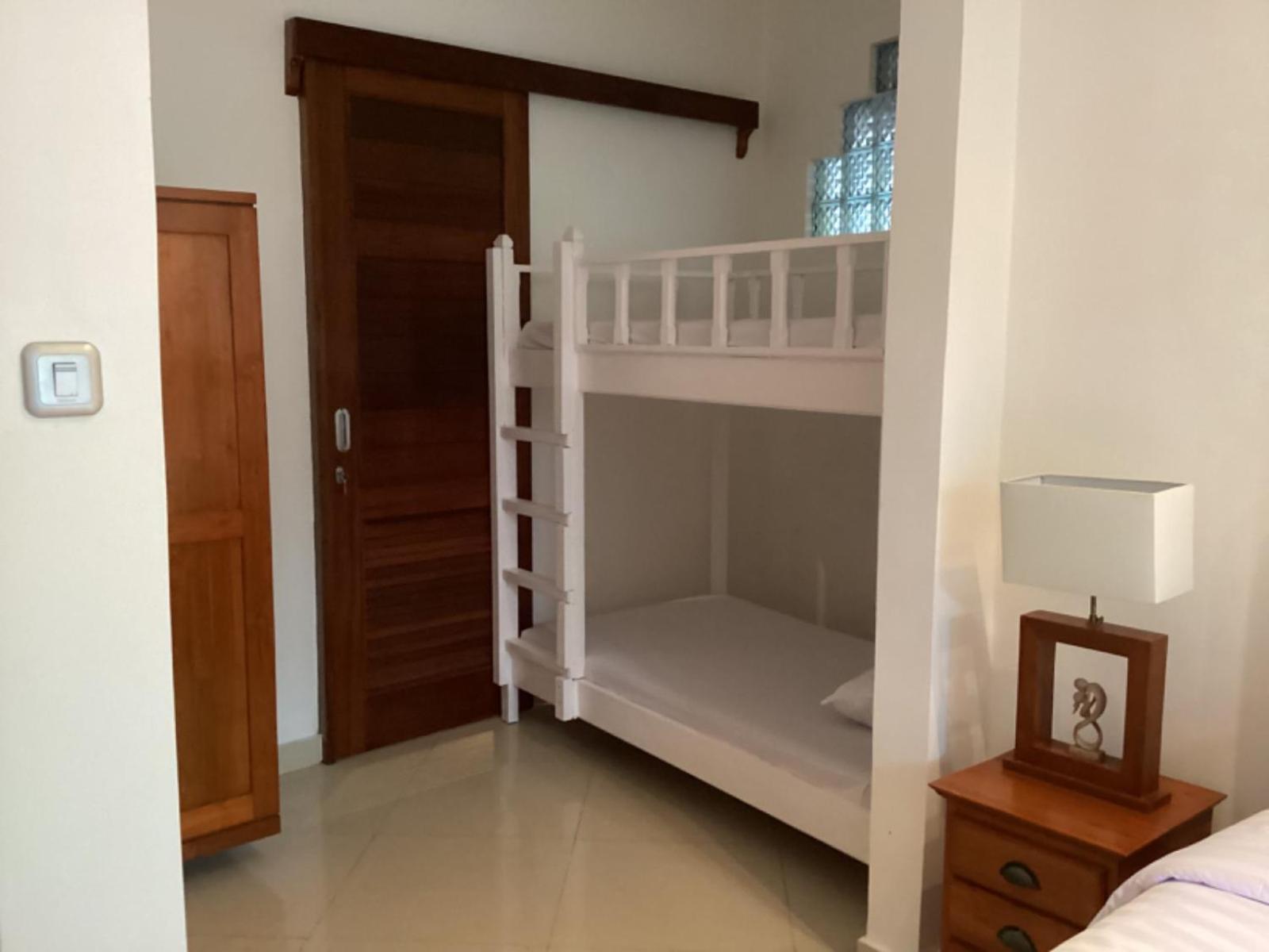 Puri Oka Beach Bungalows Кандидаса Экстерьер фото