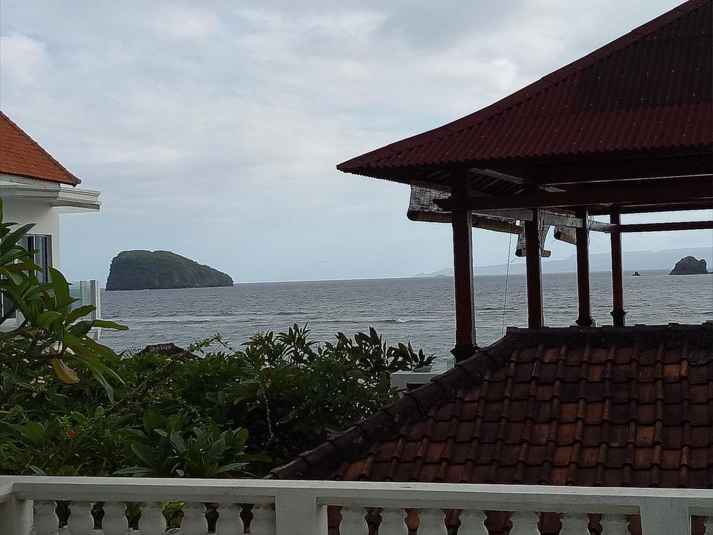 Puri Oka Beach Bungalows Кандидаса Экстерьер фото