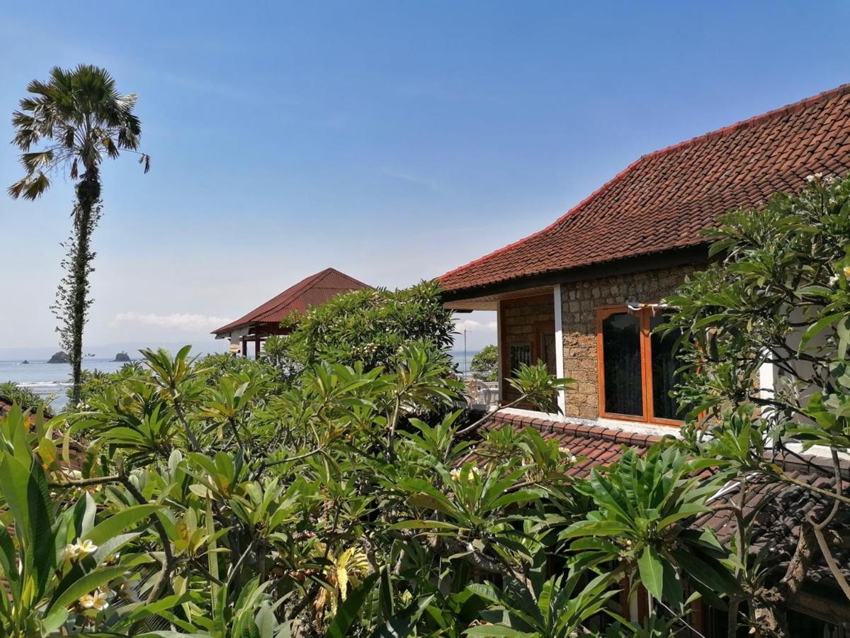 Puri Oka Beach Bungalows Кандидаса Экстерьер фото